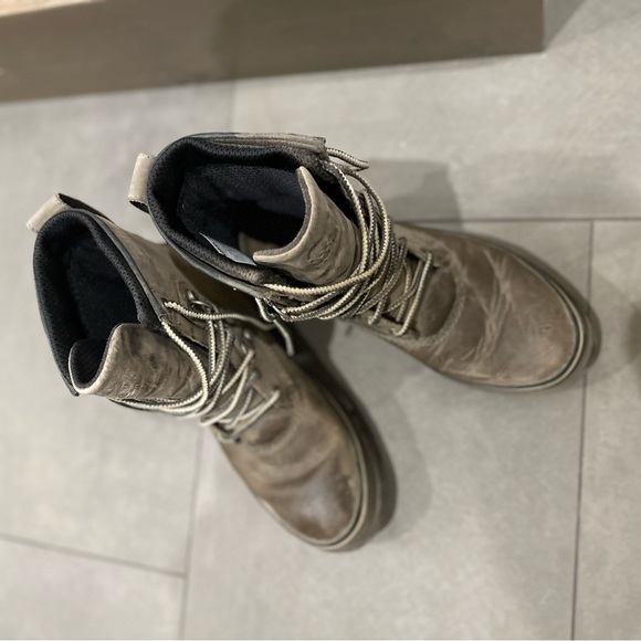 Sorel Boots - Picture 3 of 5